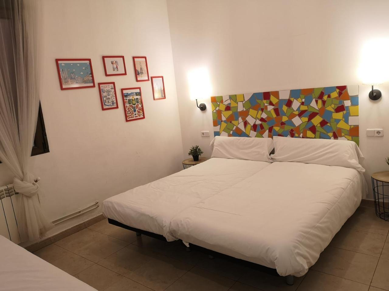 Pil Pil Hostel Madryt Zewnętrze zdjęcie